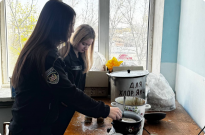 Тепло своїми руками: у НАВС провели майстер-клас на підтримку військових Фото