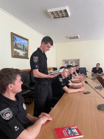 Курсанти і студенти долучилися до вшанування пам’яті героїв: у ННЕКІ НАВС пройшли заходи з нагоди Дня пам’яті та примирення