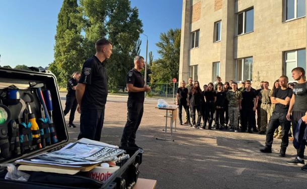 Вихідний з користю: першокурсники  інституту поглиблювали знання з криміналістики та відпочивали на спортивних майданчиках
