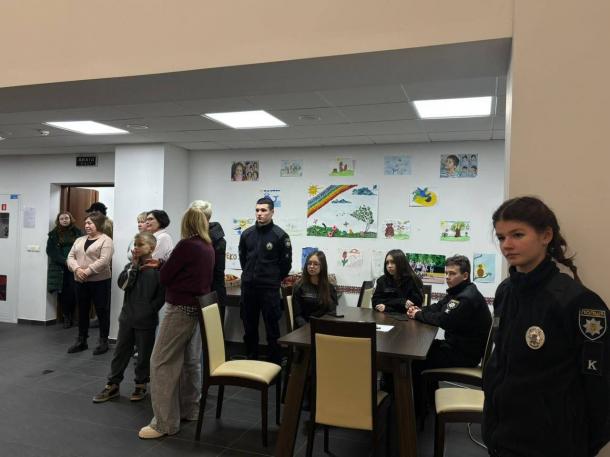 Курсанти навчально-наукового експертно-криміналістичного інституту НАВС відвідали Центр «НАШІ ДІТИ» Курсанти навчально-наукового експертно-криміналістичного інституту НАВС відвідали Центр «НАШІ ДІТИ»