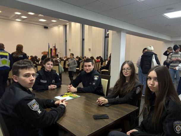 Курсанти навчально-наукового експертно-криміналістичного інституту НАВС відвідали Центр «НАШІ ДІТИ» Курсанти навчально-наукового експертно-криміналістичного інституту НАВС відвідали Центр «НАШІ ДІТИ»