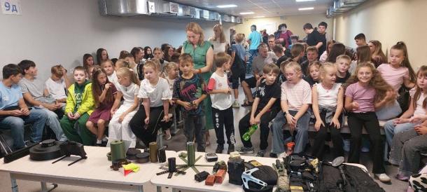 Мінна безпека: фахівець НАВС провів практичне заняття для школярів Мінна безпека: фахівець НАВС провів практичне заняття для школярів
