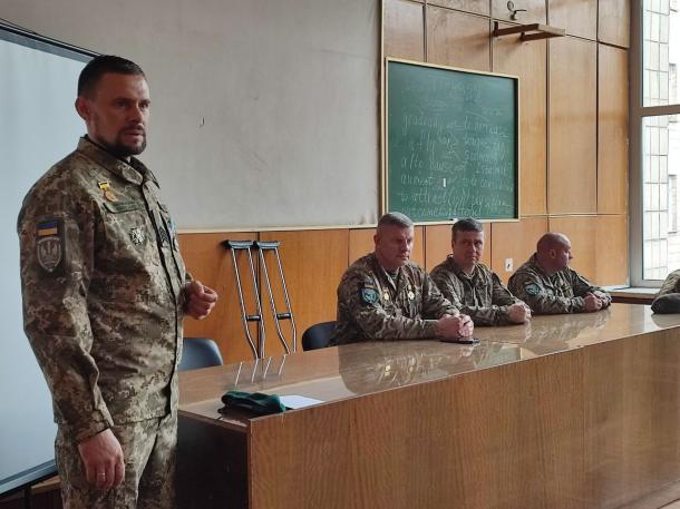 Служити Закону, вшановувати Героїв: у навчально-науковому експертно-криміналістичному інституті НАВС відбулася зустріч курсантів з ветеранами Служити Закону, вшановувати Героїв: у навчально-науковому експертно-криміналістичному інституті НАВС відбулася зустріч курсантів з ветеранами