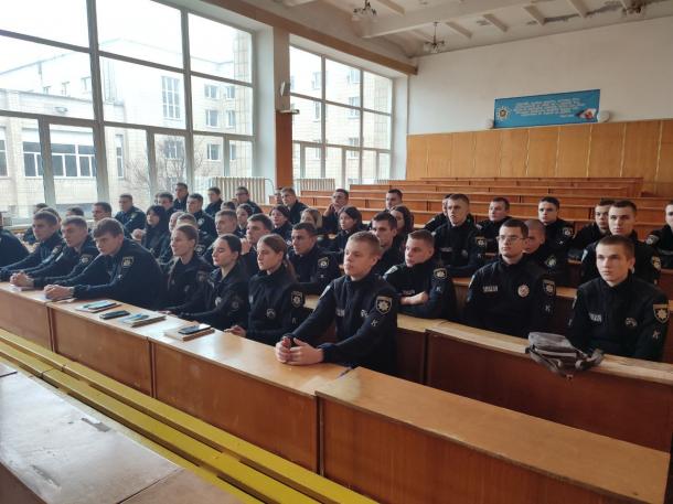 Служити Закону, вшановувати Героїв: у навчально-науковому експертно-криміналістичному інституті НАВС відбулася зустріч курсантів з ветеранами Служити Закону, вшановувати Героїв: у навчально-науковому експертно-криміналістичному інституті НАВС відбулася зустріч курсантів з ветеранами