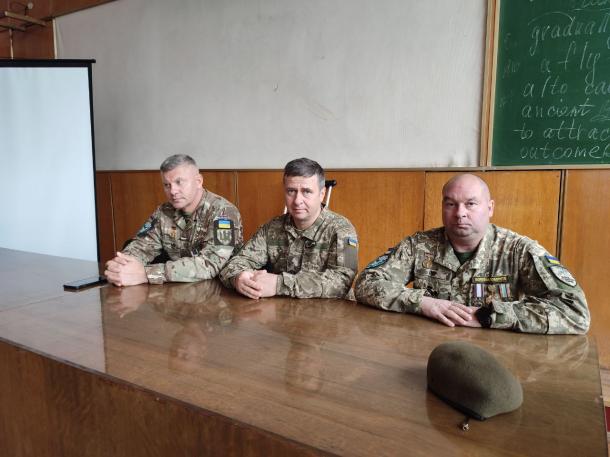 Служити Закону, вшановувати Героїв: у навчально-науковому експертно-криміналістичному інституті НАВС відбулася зустріч курсантів з ветеранами Служити Закону, вшановувати Героїв: у навчально-науковому експертно-криміналістичному інституті НАВС відбулася зустріч курсантів з ветеранами