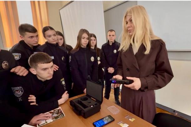 У ННЕКІ відбулася лекція-презентація новітніх засобів криміналістичного забезпечення