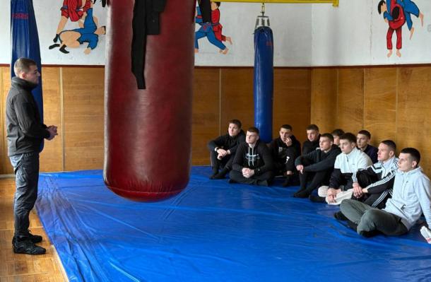 Бінарне заняття зі спеціальної фізичної підготовки з майбутніми криміналістами
