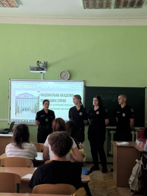 Право та майбутня професія: курсанти НАВС провели захід для учнів ліцею № 90 Право та майбутня професія: курсанти НАВС провели захід для учнів ліцею № 90