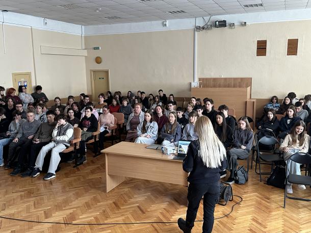 Курсанти НАВС розповідають про професію: профорієнтаційна зустріч зі столичними ліцеїстами