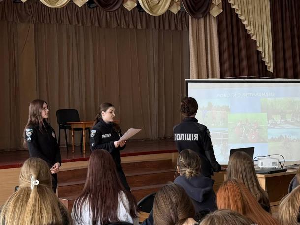 Курсанти НАВС розповідають про професію: профорієнтаційна зустріч зі столичними ліцеїстами