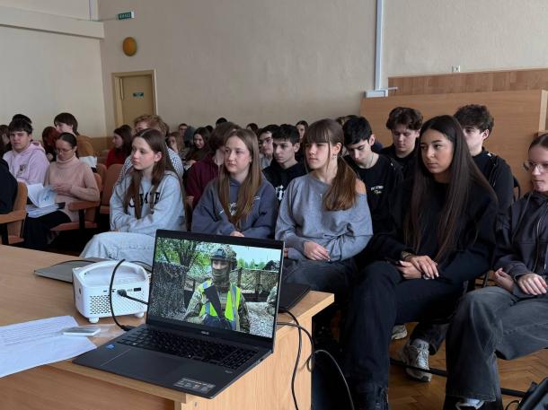 Курсанти НАВС розповідають про професію: профорієнтаційна зустріч зі столичними ліцеїстами