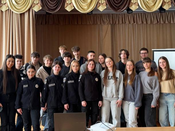 Курсанти НАВС розповідають про професію: профорієнтаційна зустріч зі столичними ліцеїстами