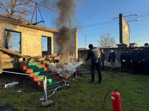Відпрацьовано на практиці: у навчально-науковому експертно-криміналістичному інституті НАВС відбулися навчання з пожежної безпеки Відпрацьовано на практиці: у навчально-науковому експертно-криміналістичному інституті НАВС відбулися навчання з пожежної безпеки