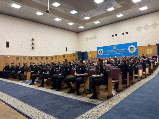 Зустріч поколінь: курсанти НАВС ушанували ветеранів російсько-української війни