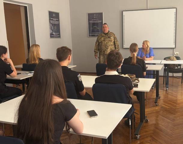 ЗУСТРІЧ СТУДЕНТІВ З ВЕТЕРАНОМ - ВИПУСКНИКОМ НАВС ЗУСТРІЧ СТУДЕНТІВ З ВЕТЕРАНОМ - ВИПУСКНИКОМ НАВС